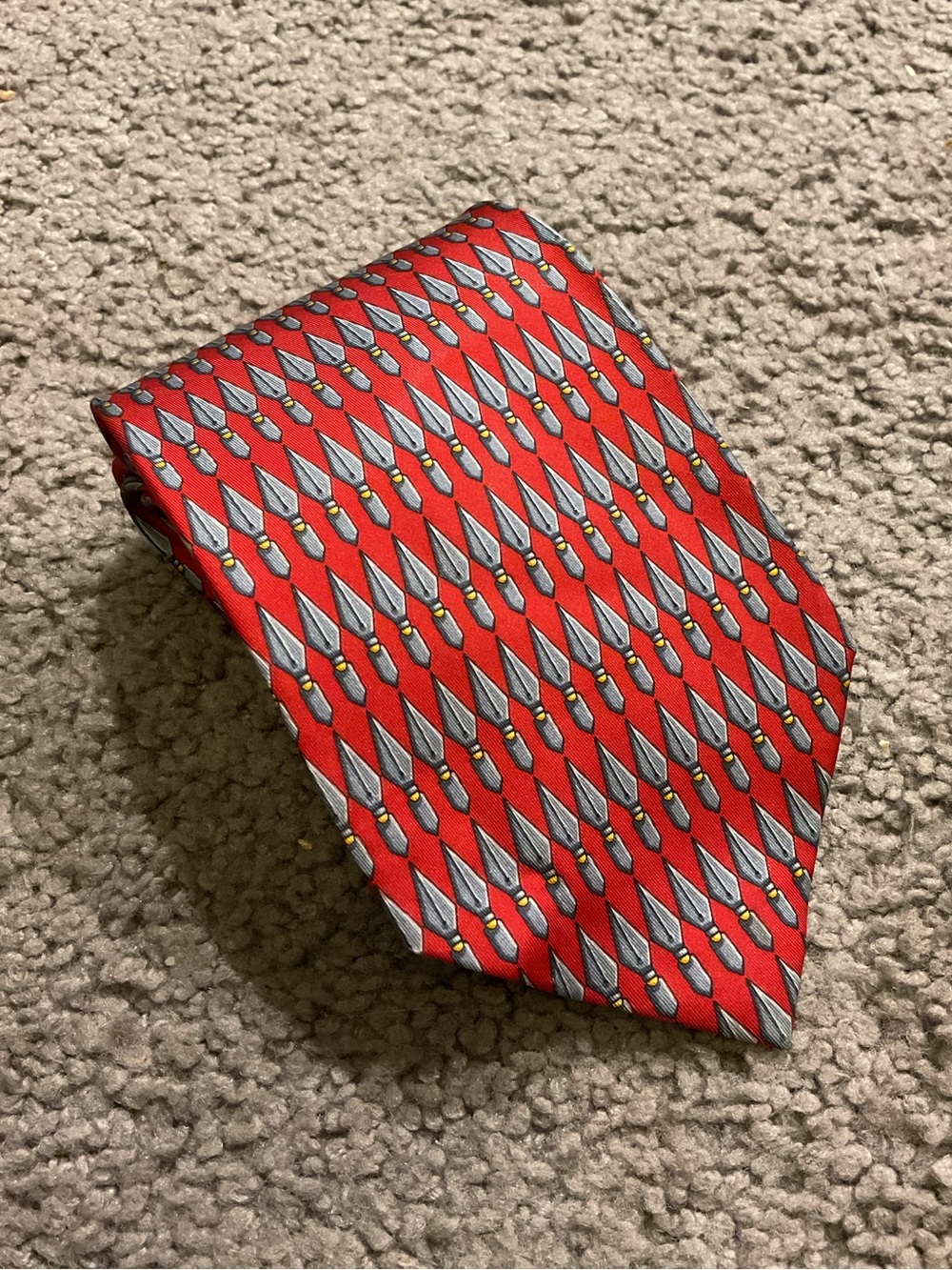 NEW Gucci Vintage Arrowhead Silver Bit Red Silk Neck Tie Necktie Work Party Y2K